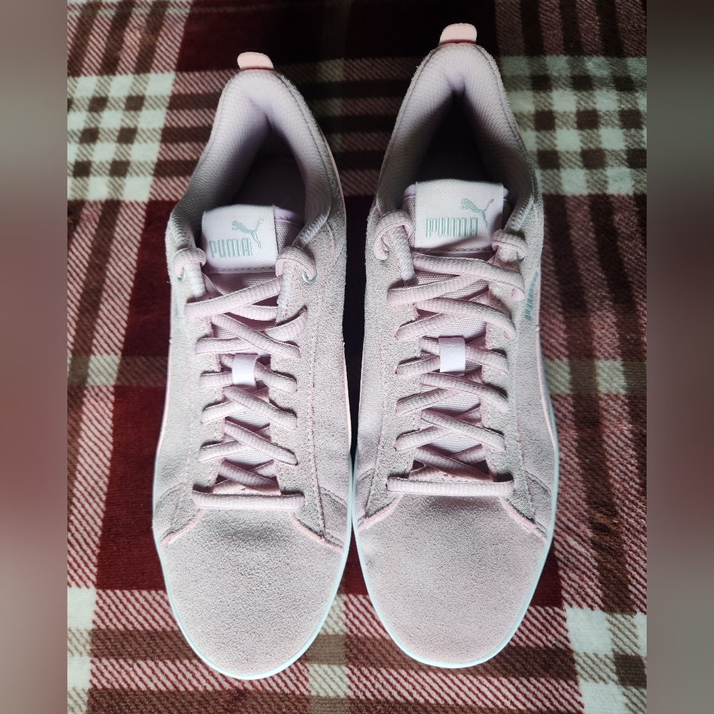 Puma Women's Soft Pink Suede Sneakers NWOT